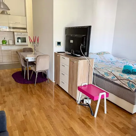 Urban Nest Cozy Center